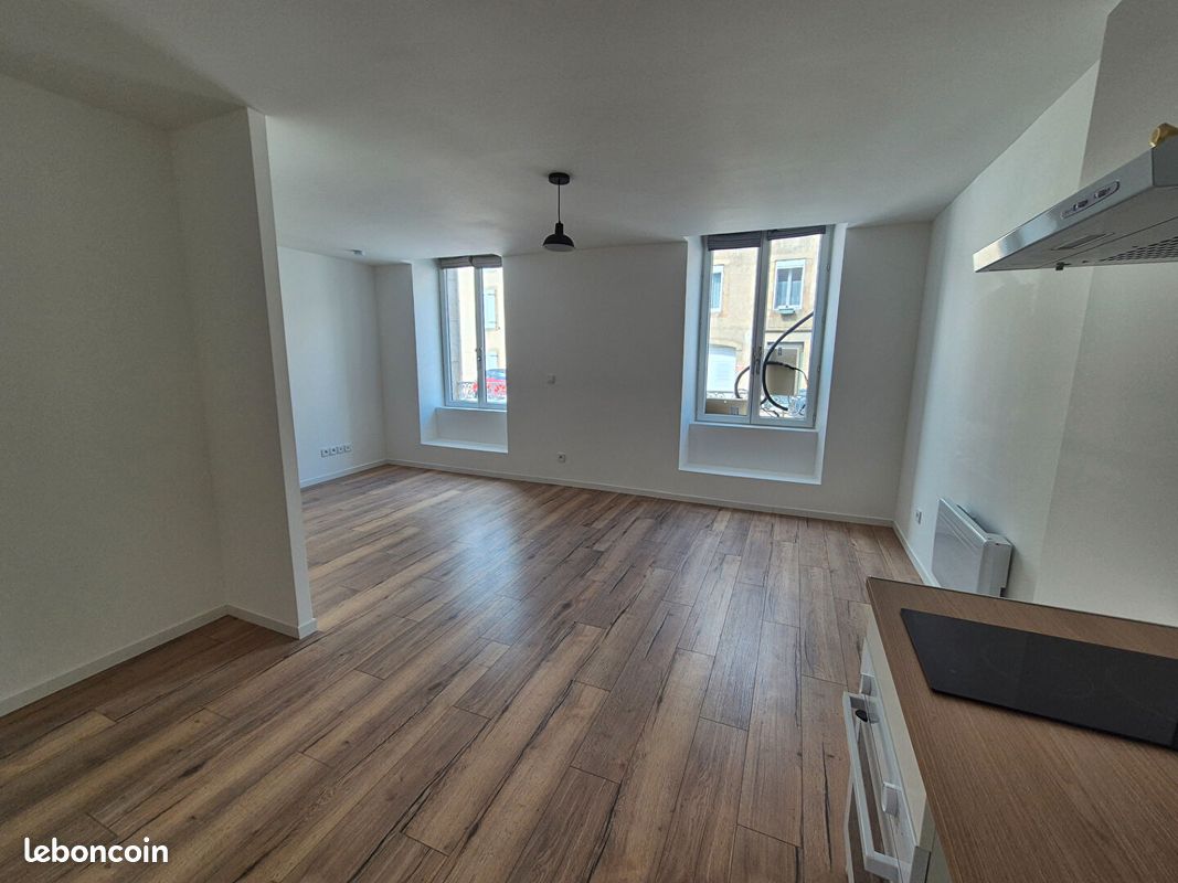 Appartement 1 pièce 28 m² · à Labastide-Rouairoux · 28 m² · 390 €/mois