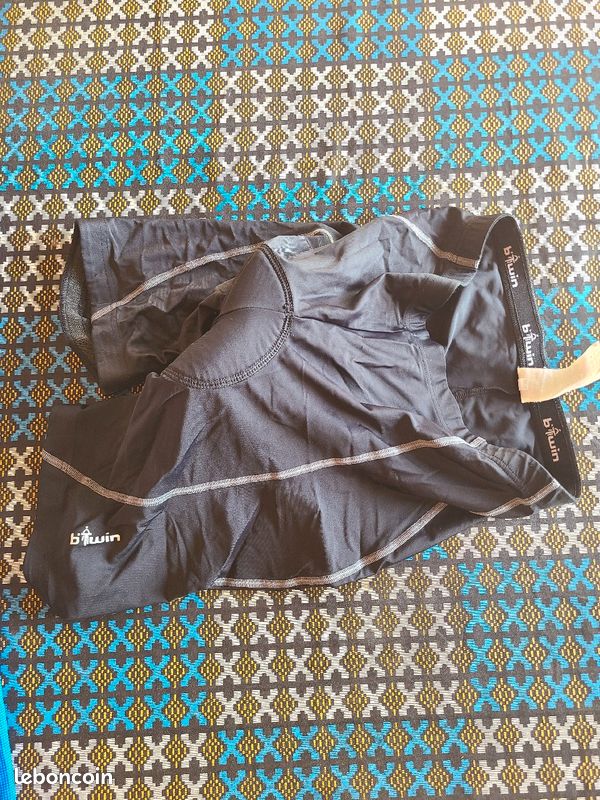 Vêtements Vélo homme (cuissard et teeshirt : 12 euros chacun) (image 2)