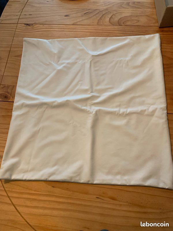 Lot de 2 taies d’oreiller 60x60 cm effet simili cuir gris clair (image 1)