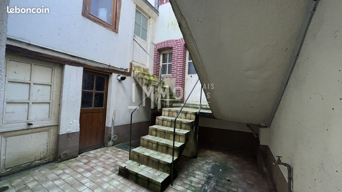 Immeuble 422 m² · à Saint-Calais · 422 m² · 29 500 €
