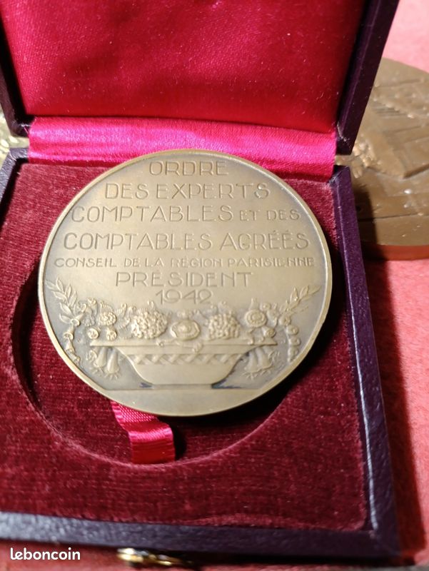 Médaille en bronze - Henri Leon - odre des experts comptables . Président 1942 (image 1)
