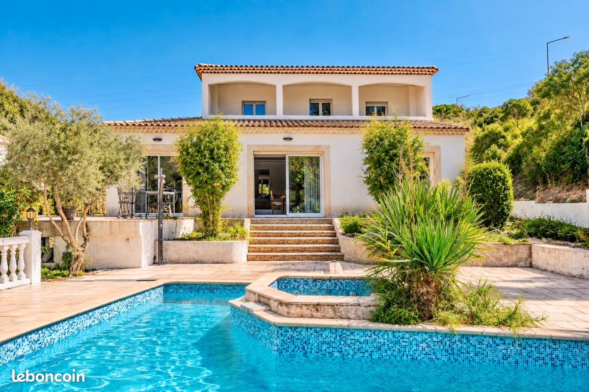 Maison 8 pièces 212 m² · à Mimet · 212 m² · 899 000 €