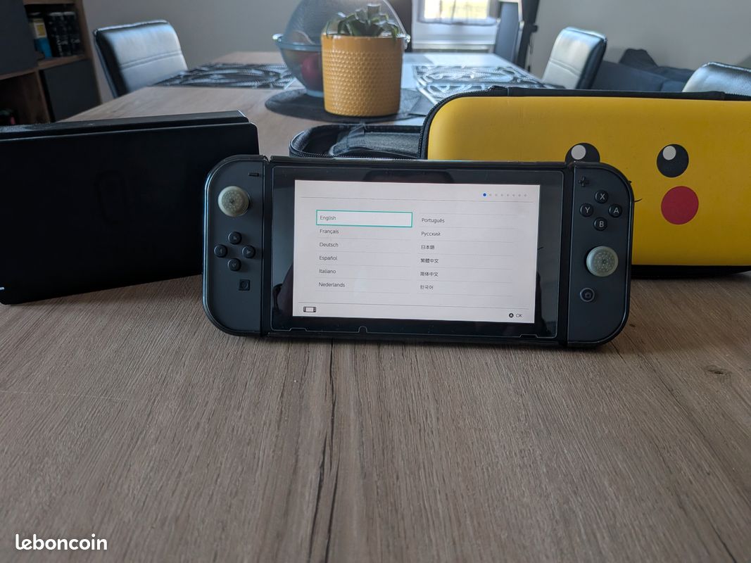 Nintendo Switch classique noire + accessoires – Comme neuve (image 1)