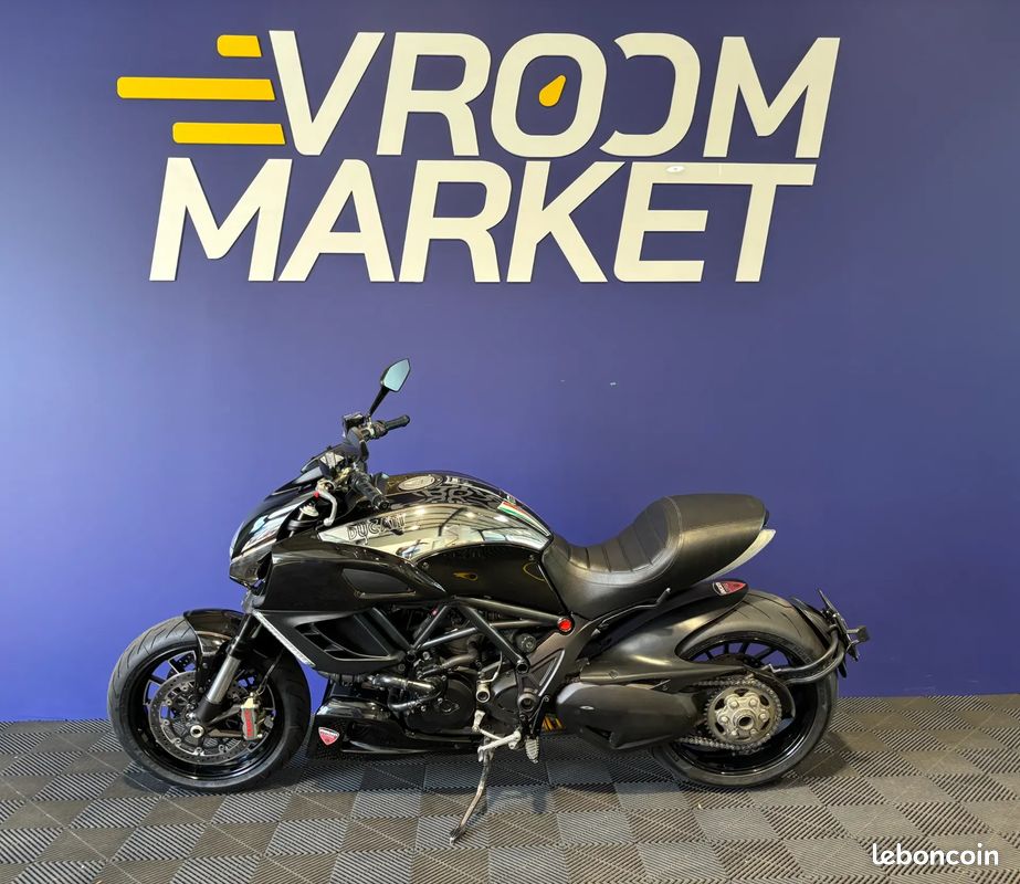DUCATI Diavel Dark 1200 167ch - 2012 (image 6)