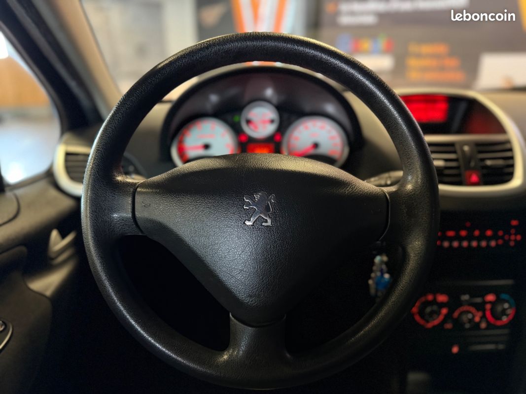 PEUGEOT 207 1.4 VTI 95 ACTIVE / CLIMATISATION / EMBRAYAGE NEUf (image 9)