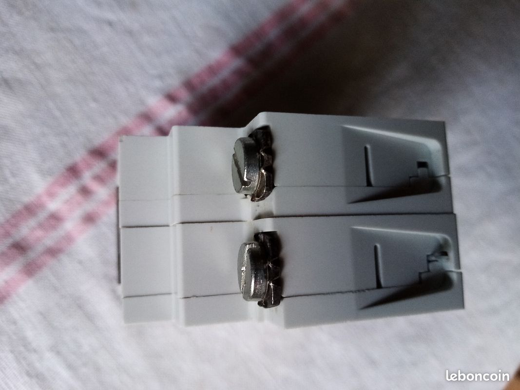 Disjoncteur bipolaire 16A SIEMENS neuf (image 4)