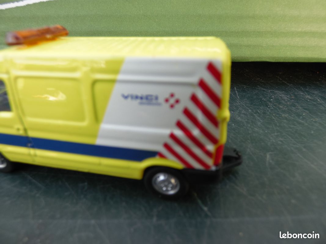Renault Master Vinci Autoroutes – Miniatura IXO 1/50 Furgone Metallo