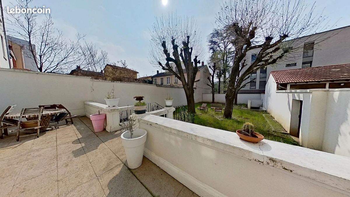 Maison 11 pièces 542 m² · à Lyon · 542 m² · 1 975 000 €