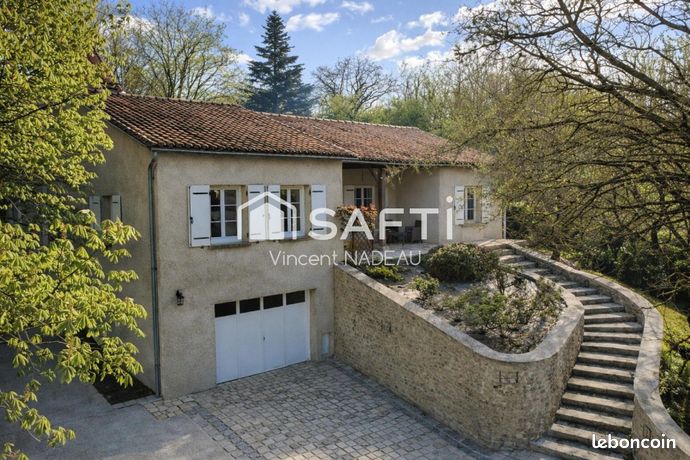 Propriété 7 pièces 194 m²