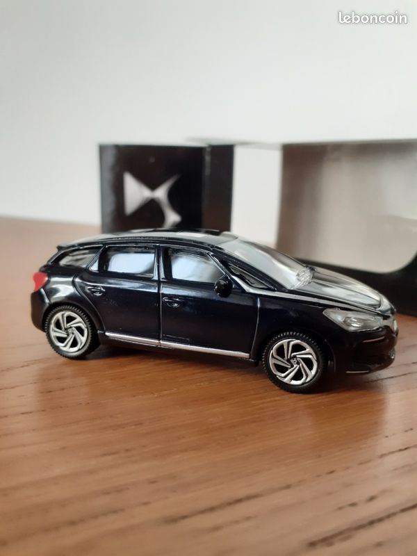 Miniature DS5 2015 1/64 Norev Collection