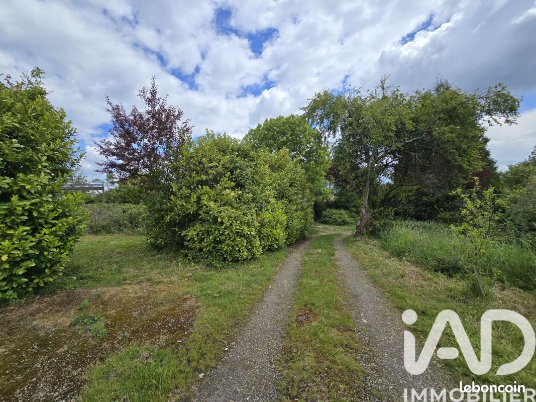 Maison 6 pièces 155 m² · à Montaillé · 155 m² · 127 200 €