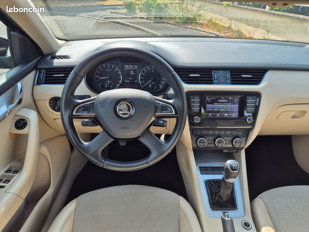 Skoda Octavia 2.0 TDI 150 Elegance - Xénons - Intérieur beige - Kit distri OK (image 12)