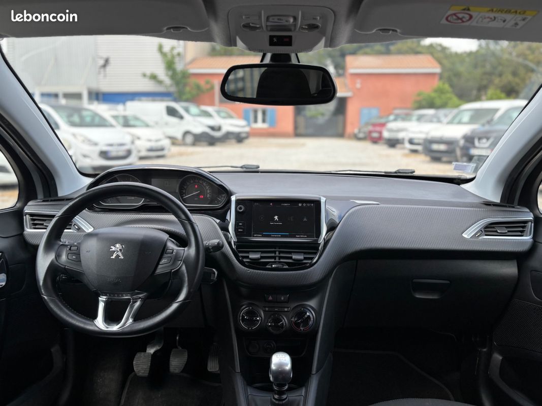 Peugeot 208 Style Edition (image 7)