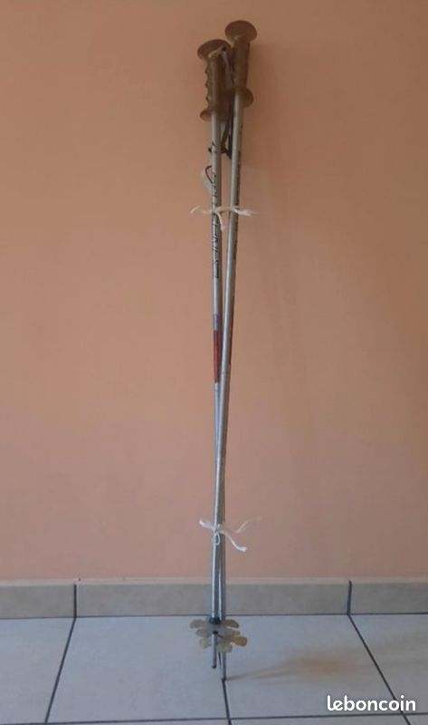 Paire de skis avec bâton de skis
atomic arc (image 7)