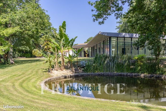 Villa 10 pièces 342 m²