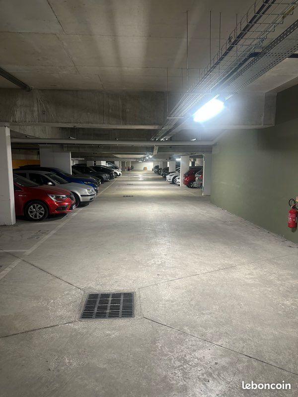 Parking Docks de Saint-Ouen à louer – (Cours des Lavandières) (image 2)