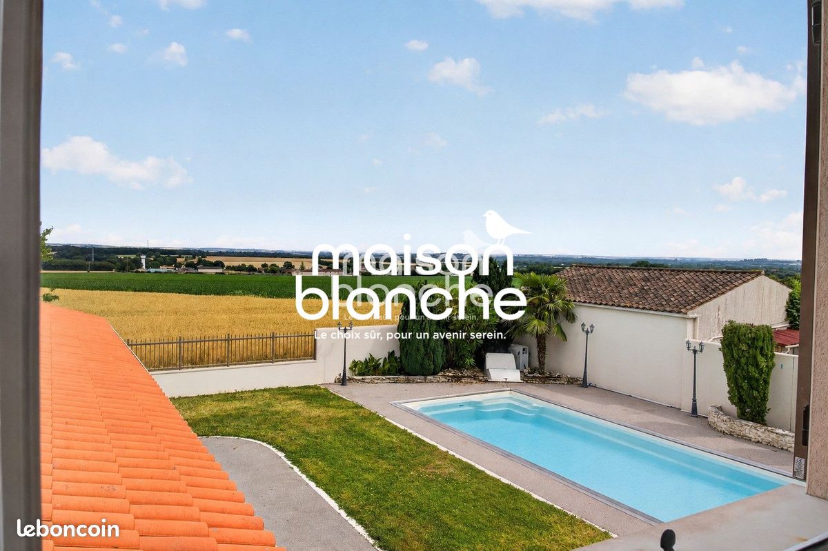 Maison 6 pièces 168 m² · à Surgères · 168 m² · 381 600 €