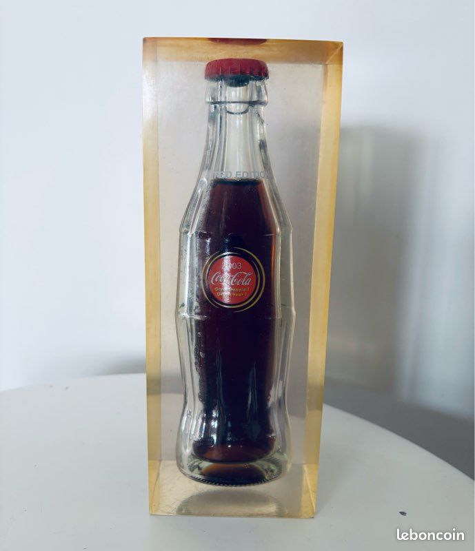 Ancienne Bouteille Coca-Cola Sur Présentoir à Glace En Acrylique - Pièce Rare