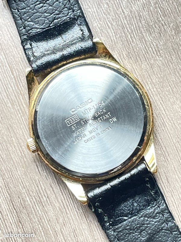 Montre Casio Vintage A168WEGB-1BEF Unisex doré avec bracelet métal noir