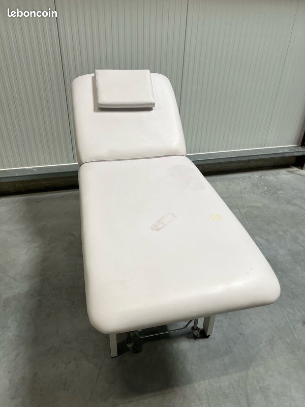 Table de soin professionnelle Quirumed réglable – Massage / Esthétique (image 1)