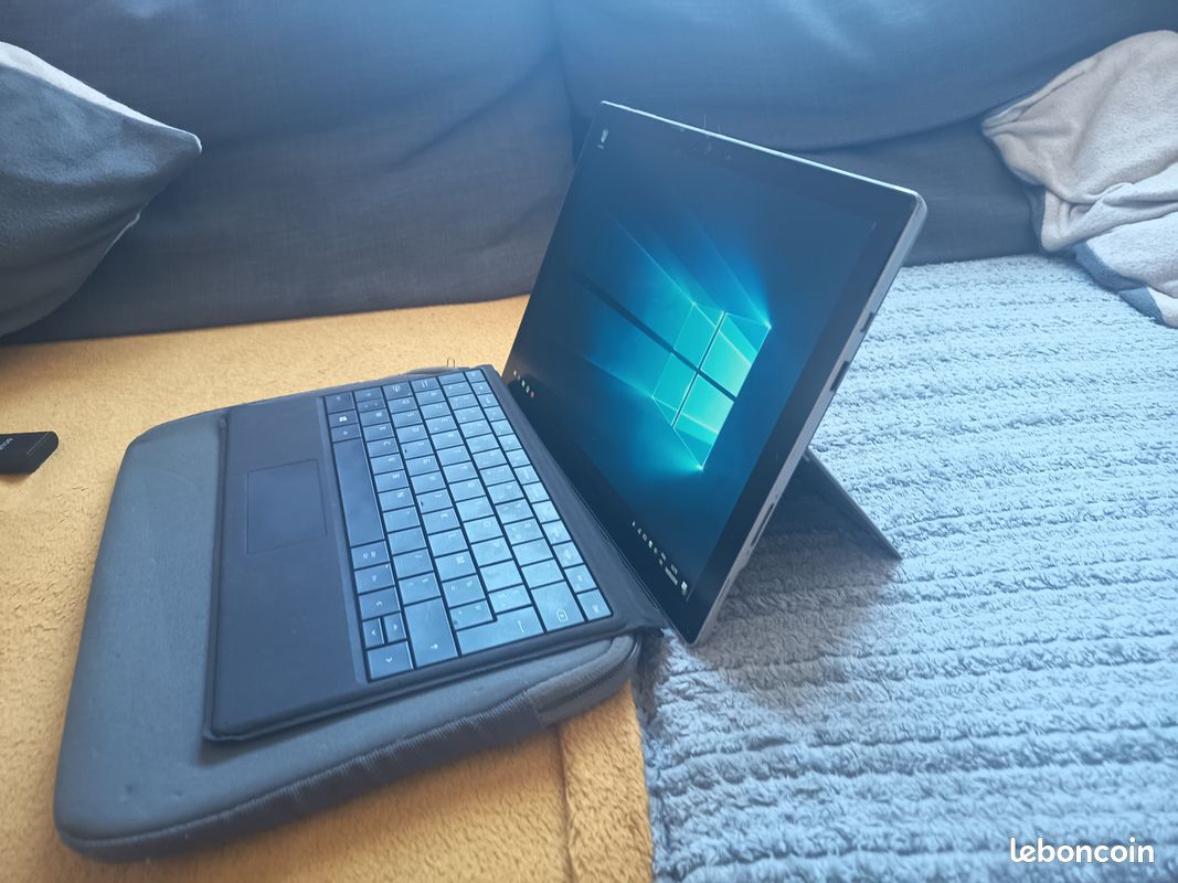 Surface Pro 5 i5 – SSD 128 Go – 4 Go RAM – Tablette PC avec clavier (image 2)