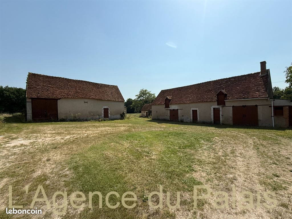 Maison 8 pièces 344 m² · à Gy-en-Sologne · 344 m² · 470 000 €