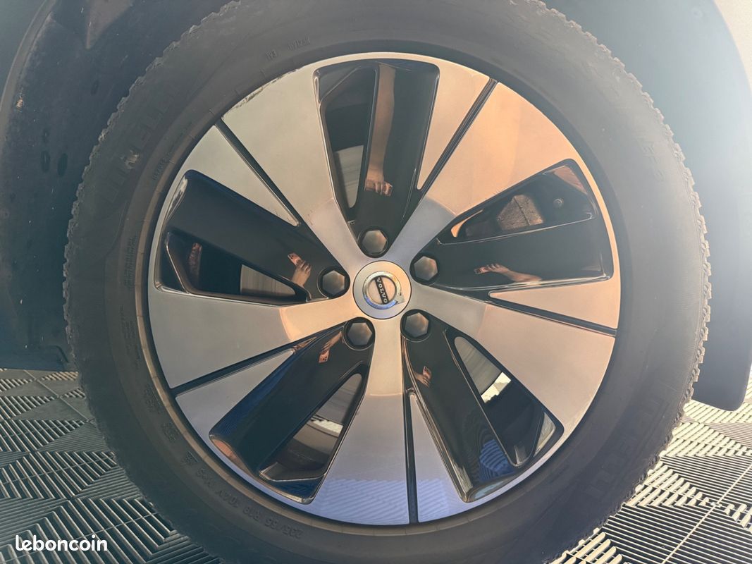 Volvo XC40 T5 261Ch Plug in Hybrid Inscription Business - 2EME MAIN / HISTORIQUE COMPLET / TOIT OUVRANT PANORAMIQUE / CARPLAY / CAMERA DE RECUL / COFFRE ELECTRIQUE (image 29)