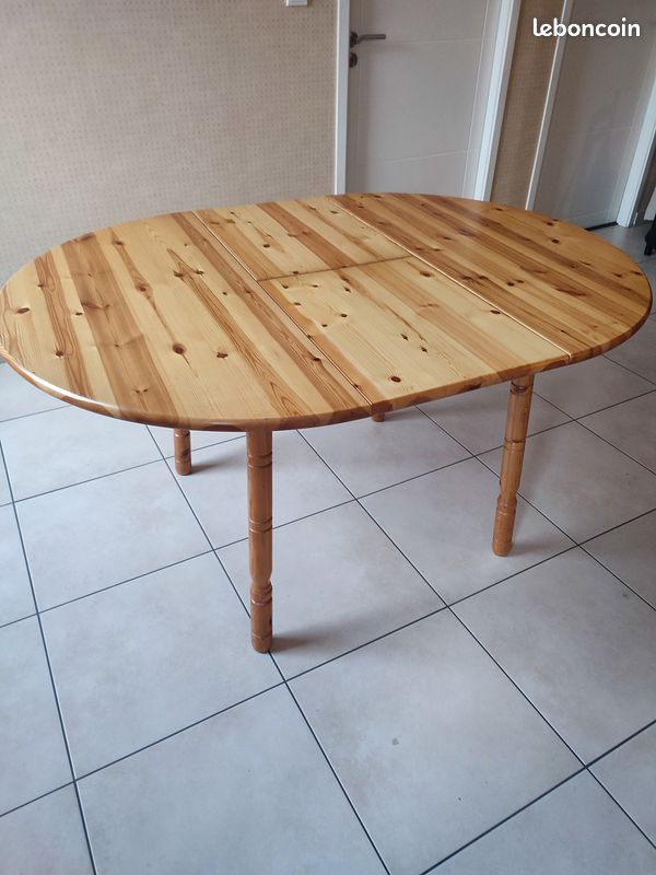 Table en pin (image 1)