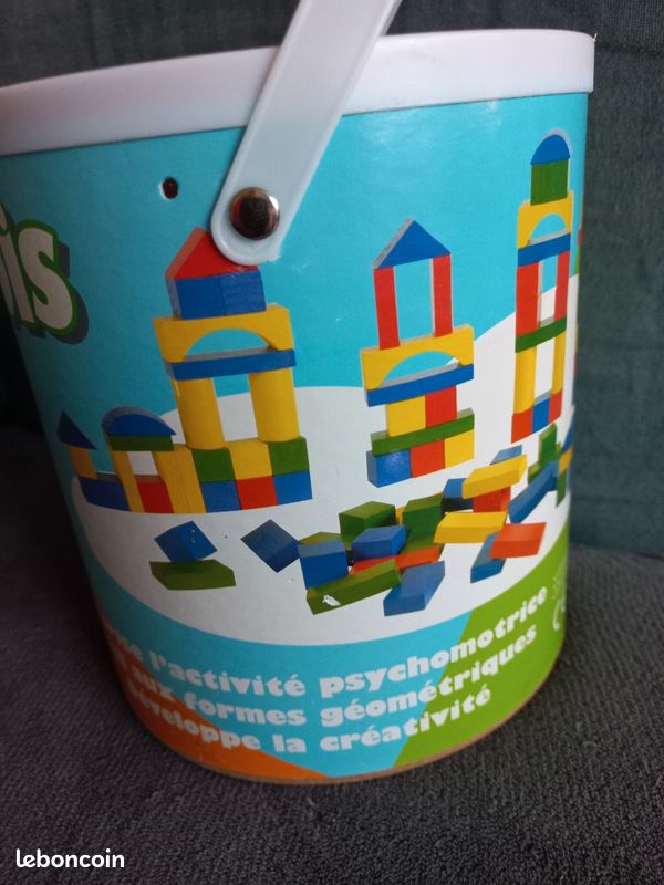 Seau avec 100 pièces en bois pour faire des constructions à partir de 10 mois et + (image 2)