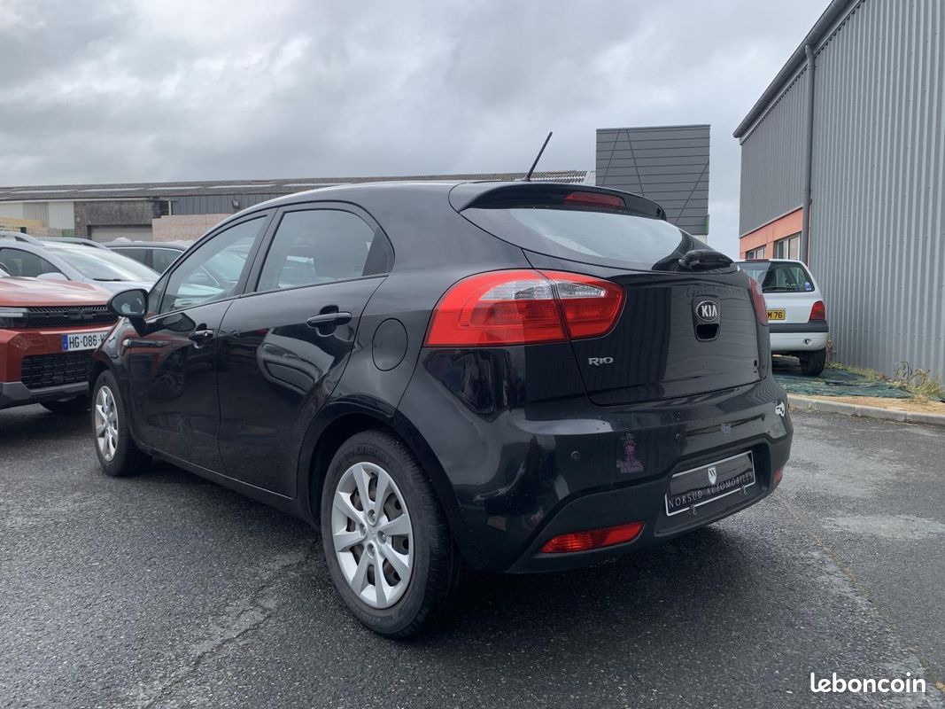 KIA RIO 1.2i 85 CH Style (image 3)