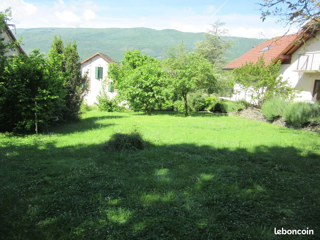 Terrain à construire · à Bassy · 88 000 €
