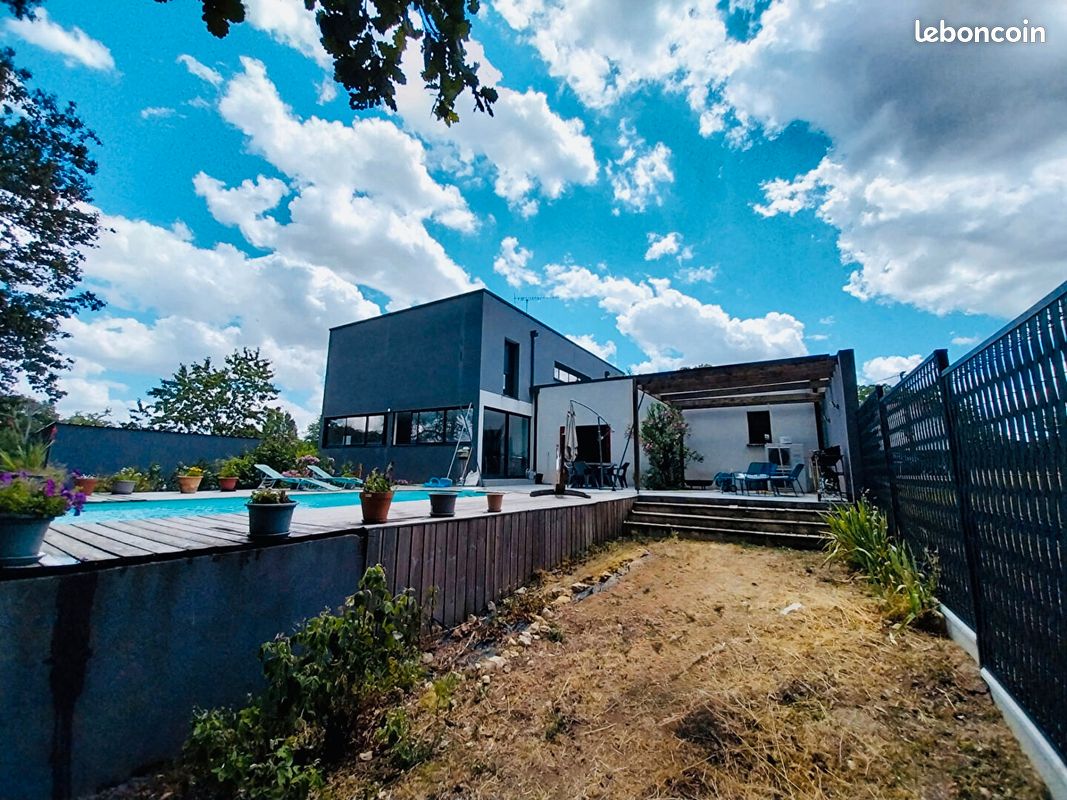 Maison 8 pièces 230 m² · à Montamisé · 230 m² · 378 000 €