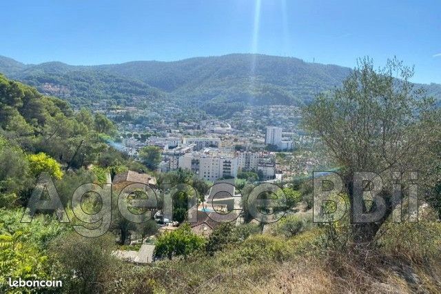 Terrain 1800 m² · à Nice · 1 800 m² · 243 000 €