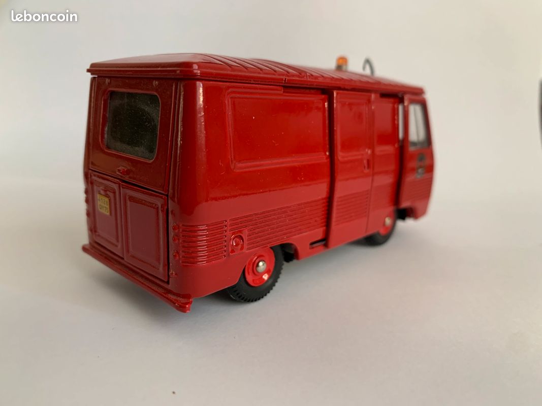RARE DINKY TOYS - Camion PEUGEOT J7 POMPIERS - #570P *** EUR 100,00