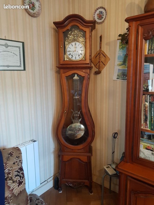 Horloge comtoise style Louis 15 en merisier fabrication récente (image 1)