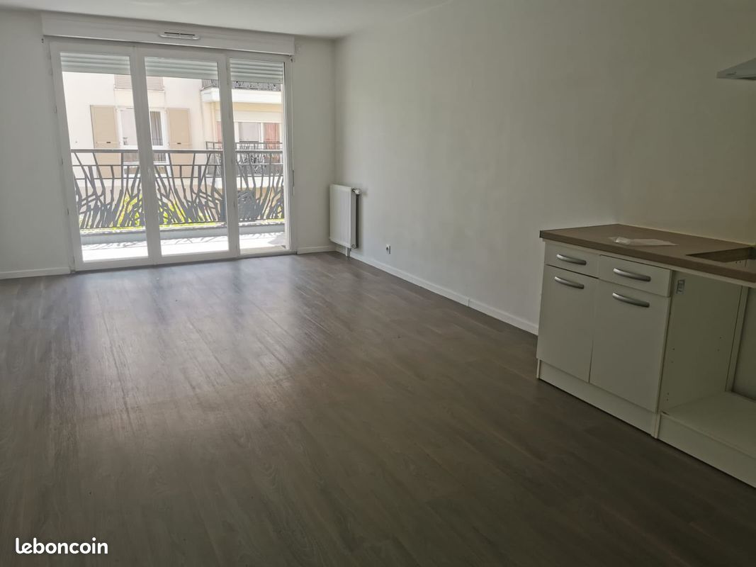 Appartement 2 pièces 43 m² · à Pontault-Combault · 42,9 m² · 884 €