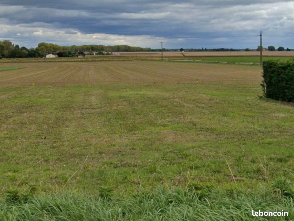 Terrain 1 300 m² Thil · 95 000 €