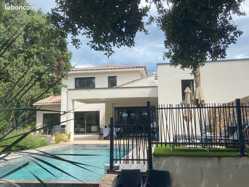 Maison 10 pièces 220 m² · à Causse-de-la-Selle · 220 m² · 777 000 €