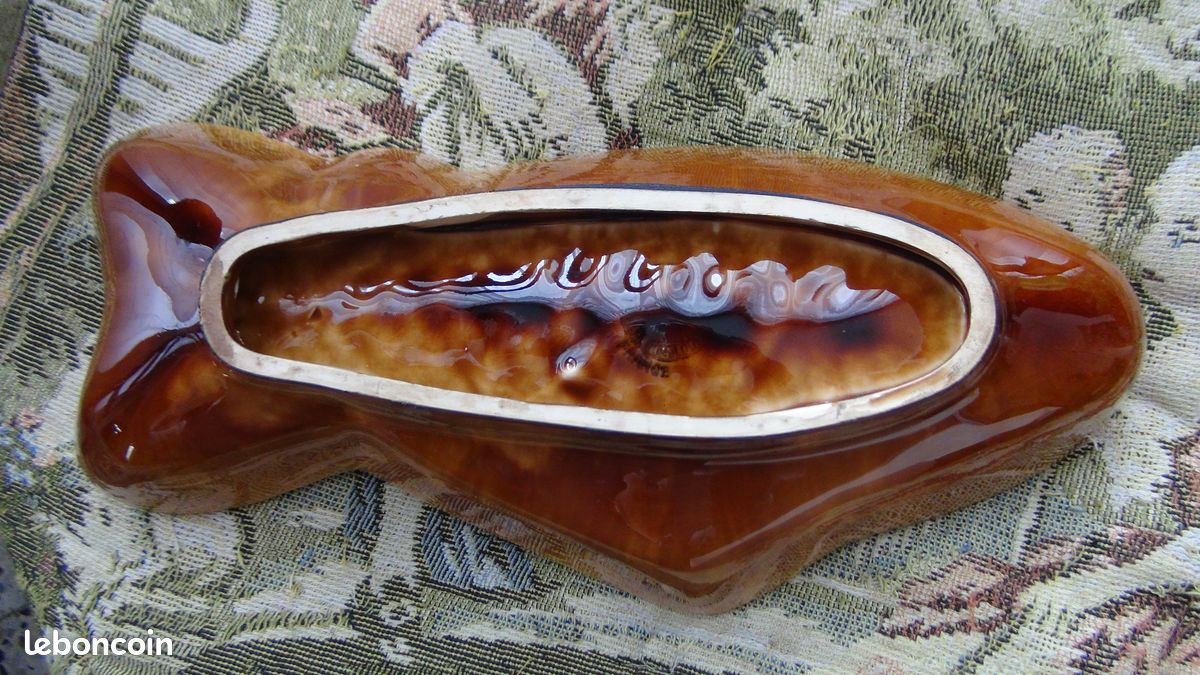 MOULE en FORME de POISSON CERAMIQUE " MOULIN des LOUPS " en très bon état de 29,7 cm de long ,13 cm de large 6,3 cm de haut , poids de 580 gr (image 7)