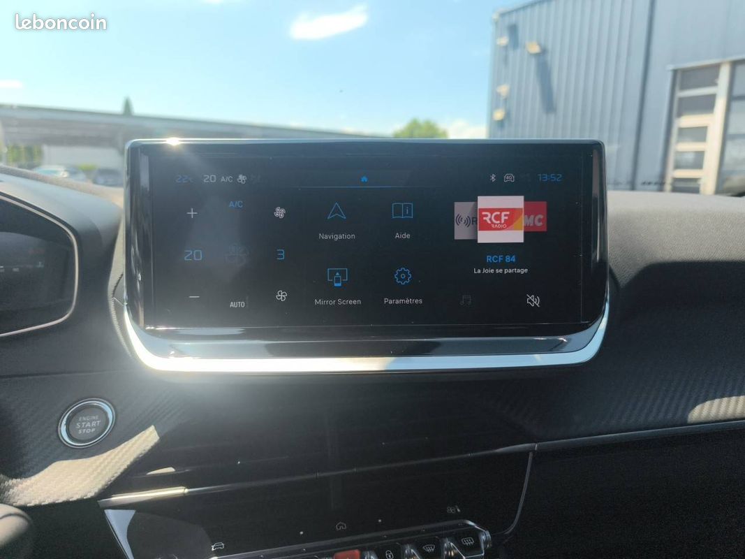 PEUGEOT 2008 Hybrid 145 e-DCS6 Allure (image 12)