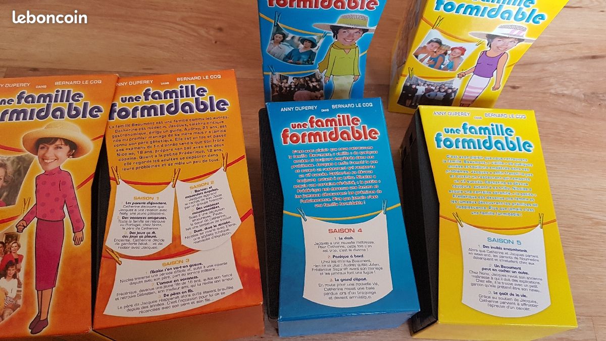 3 coffrets VHS saisons 1 à 5 une famille formidable (image 3)