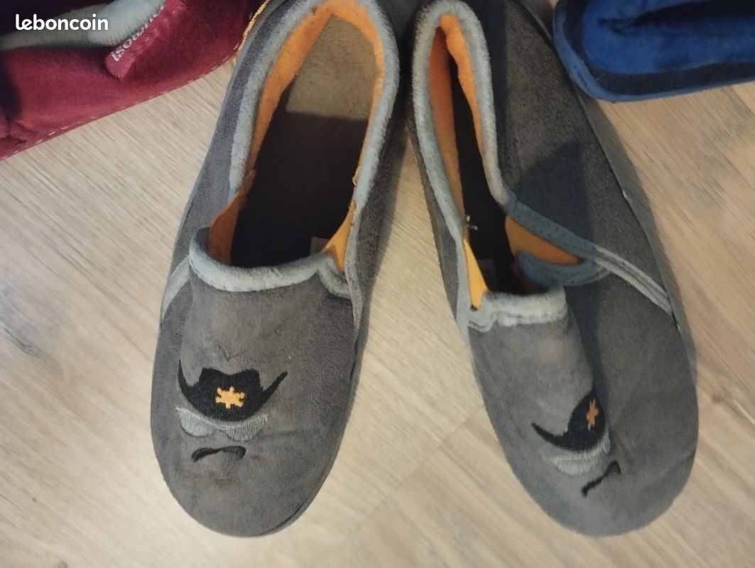 Lot de chaussons Isotoner pointures: 26, 28, 29 et 34 (image 4)