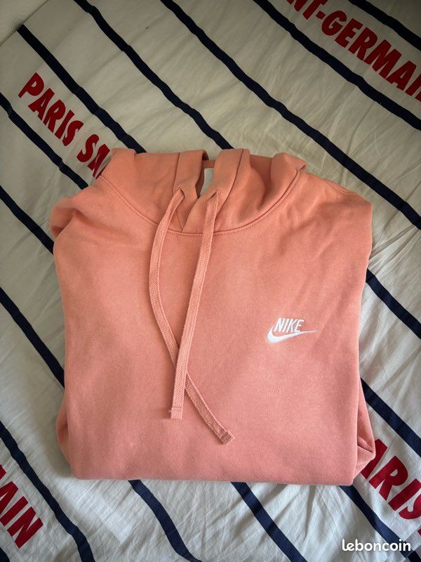 Pull Nike Rose Saumon Pull Nike Rose Saumon Taille S Vêtements
