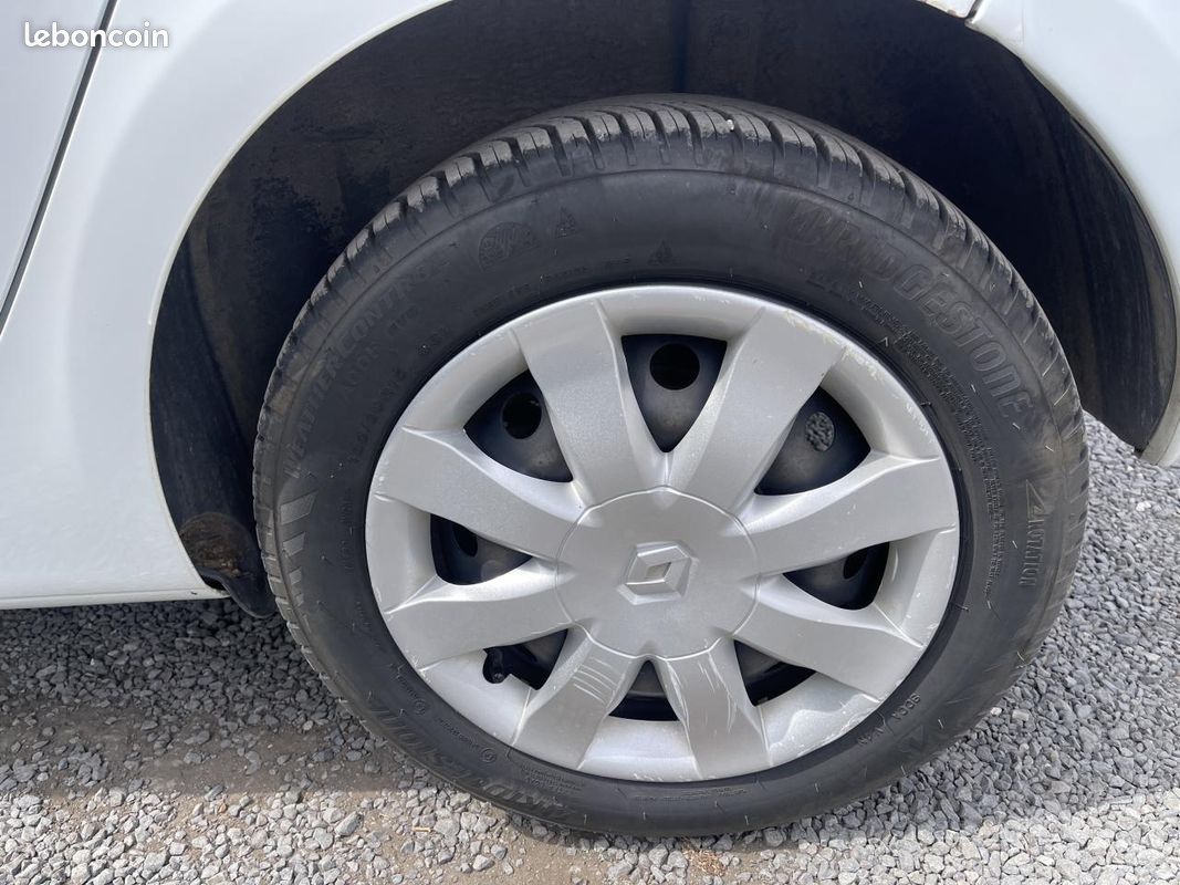 RENAULT CLIO III BERLINE 1.5 dCi 85 CV | PREMIERE MAIN - SORT DE REVISION - KIT DISTRIB FAIT (image 12)