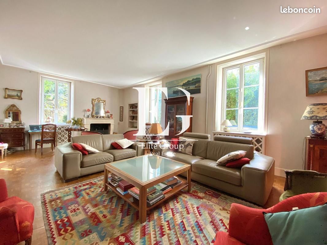 Maison 10 pièces 331 m² - Touvre 16600 (image principale 3)