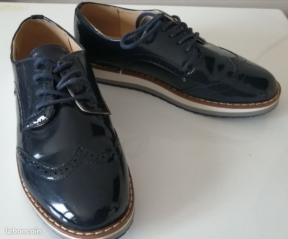 Chaussures derby . P34. Marine. Lacets. Excellent état neuf (image 4)
