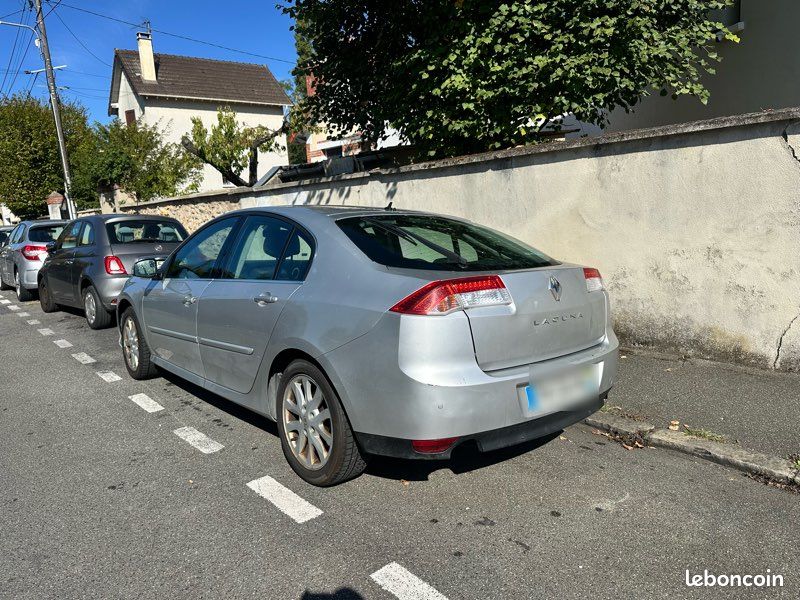 Renault laguna 2.0i de 2008 140ch en bon très bon état (image 2)