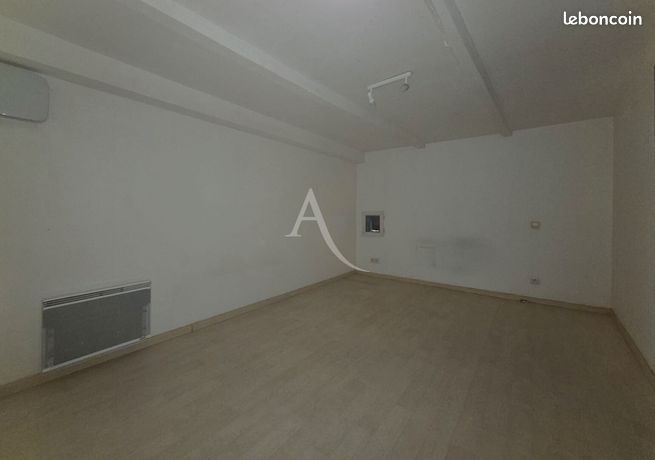 https://img.leboncoin.fr/api/v1/lbcpb1/images/e0/db/b0/e0dbb0d14535475fdfaa48d3702beb4a20c18ad4.jpg?rule=ad-image