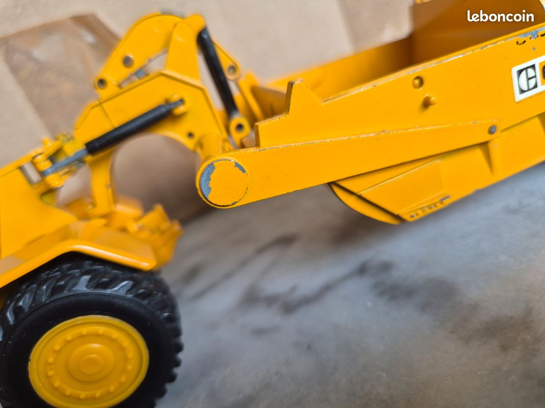 Caterpillar 621 Scraper NZG 1/50 – Modèle De Collection Avec OVP Et Rayures D’origine