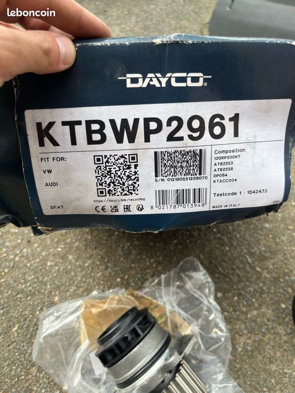 Dayco KTBWP2961 Kit Distribution + Pompe à Eau - Qualité Premium Pour Votre Moteur